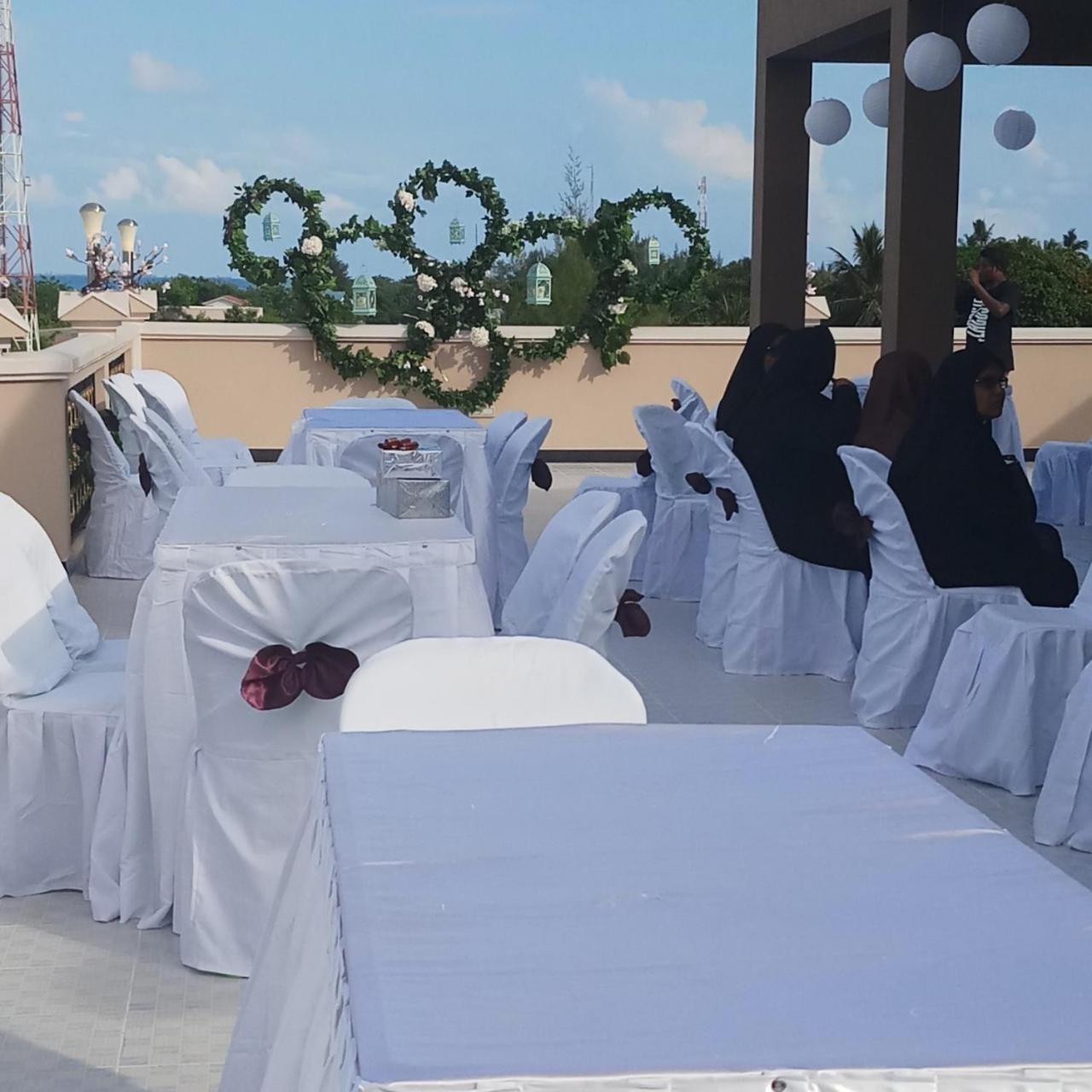 Hotel Abuharee Grand Addu City Exterior foto