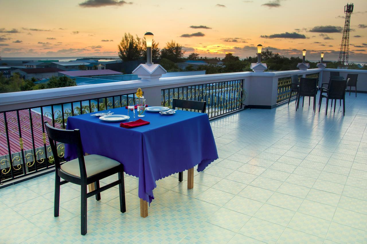 Hotel Abuharee Grand Addu City Exterior foto
