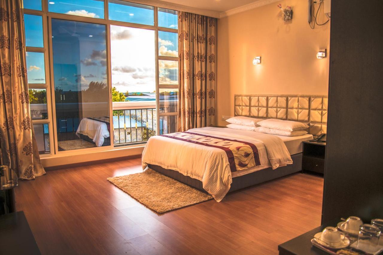 Hotel Abuharee Grand Addu City Exterior foto