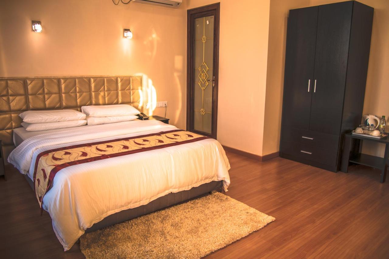 Hotel Abuharee Grand Addu City Exterior foto