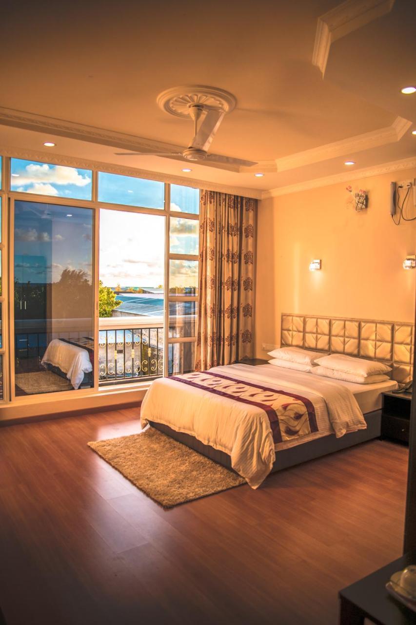 Hotel Abuharee Grand Addu City Exterior foto