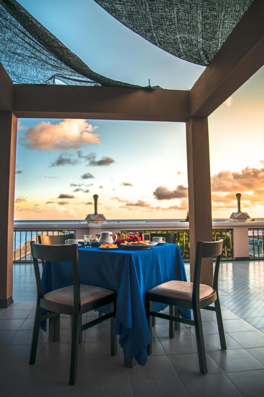 Hotel Abuharee Grand Addu City Exterior foto