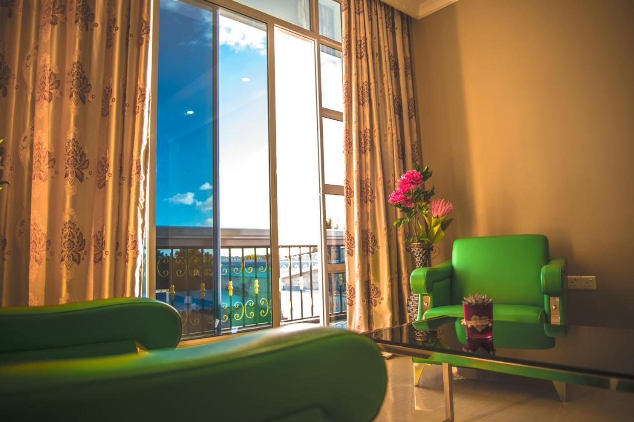 Hotel Abuharee Grand Addu City Exterior foto