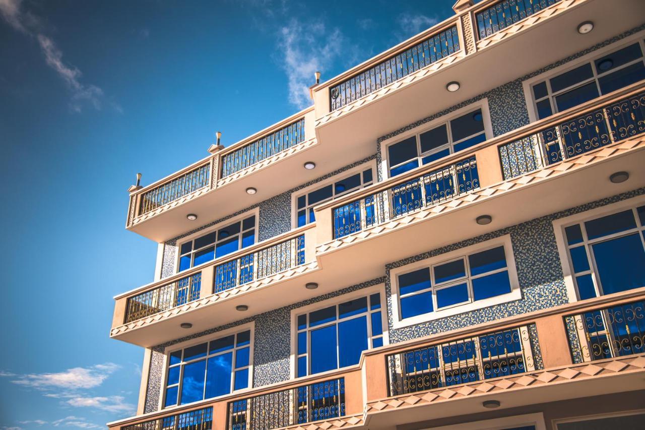 Hotel Abuharee Grand Addu City Exterior foto